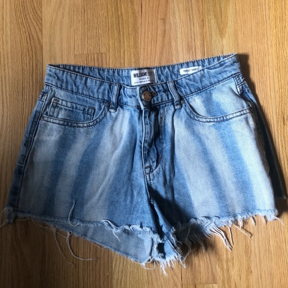 William Rast “perfect shorts” size 25